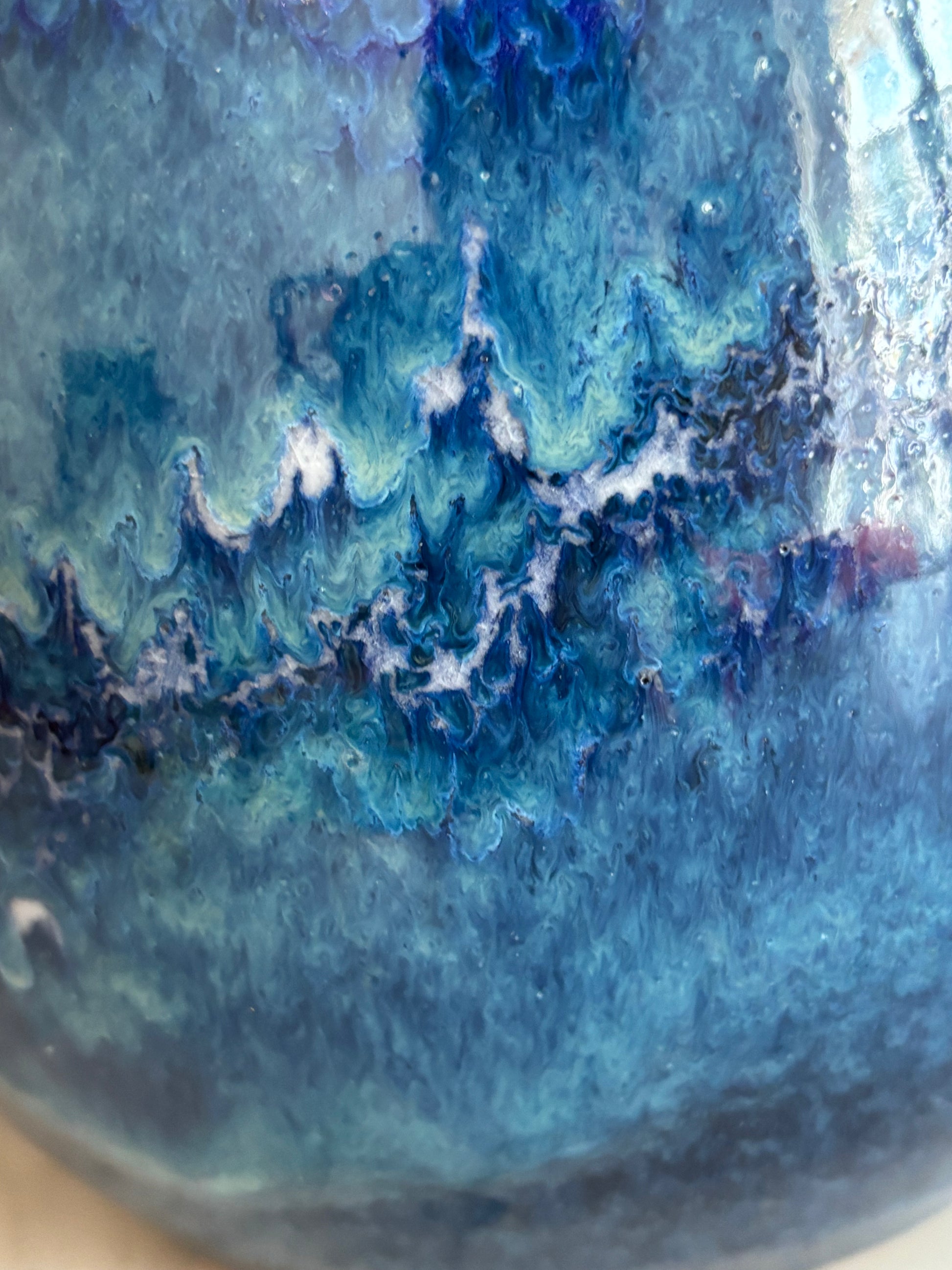 Vase bleu en céramique
