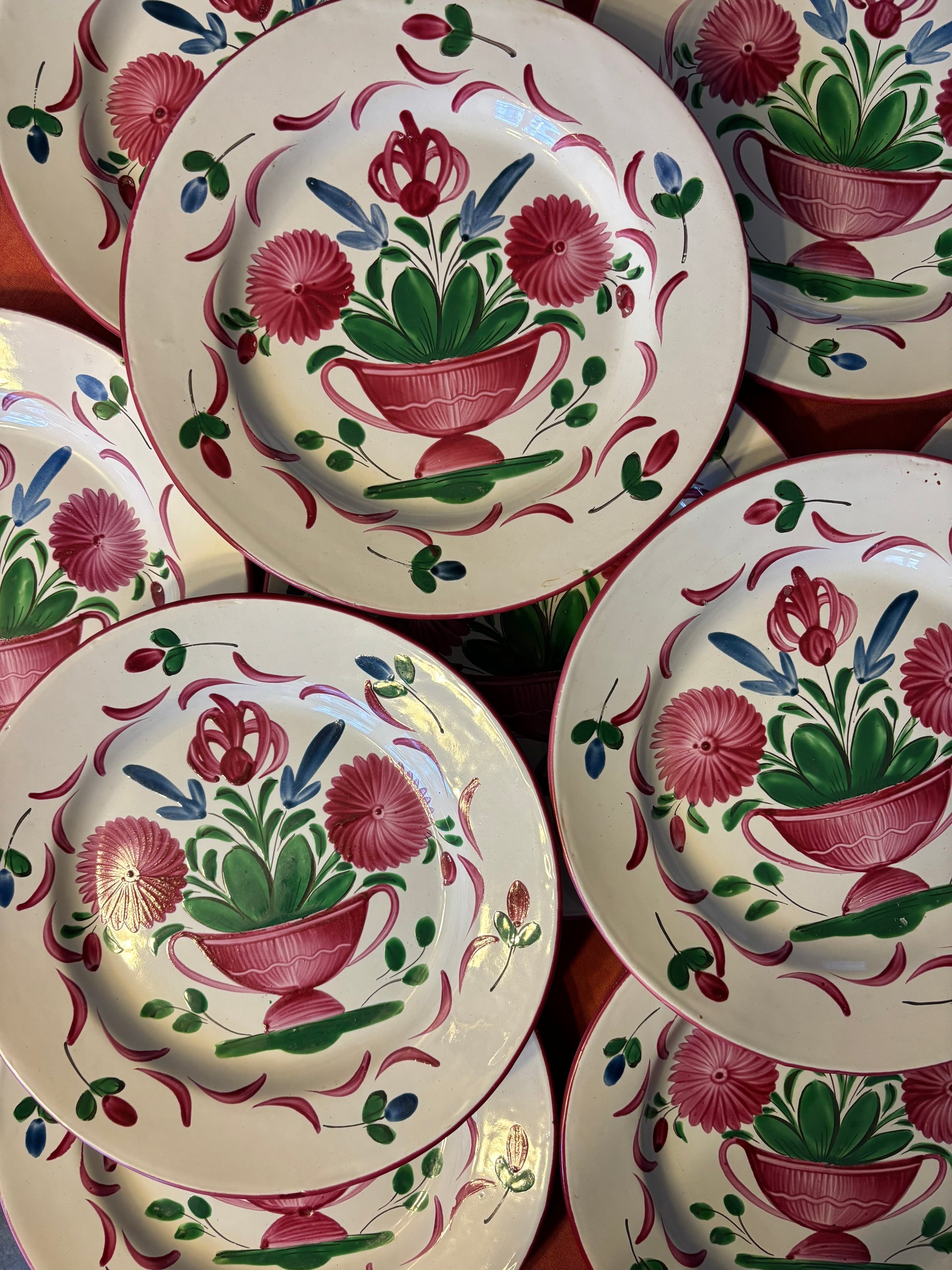 Saint Clément, 10 assiettes en faïence
