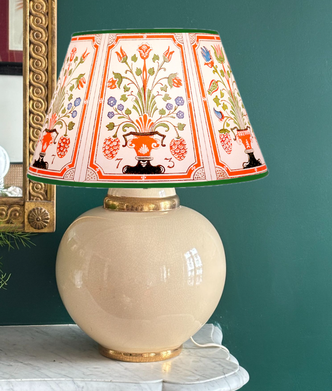 Kostka, pied de lampe