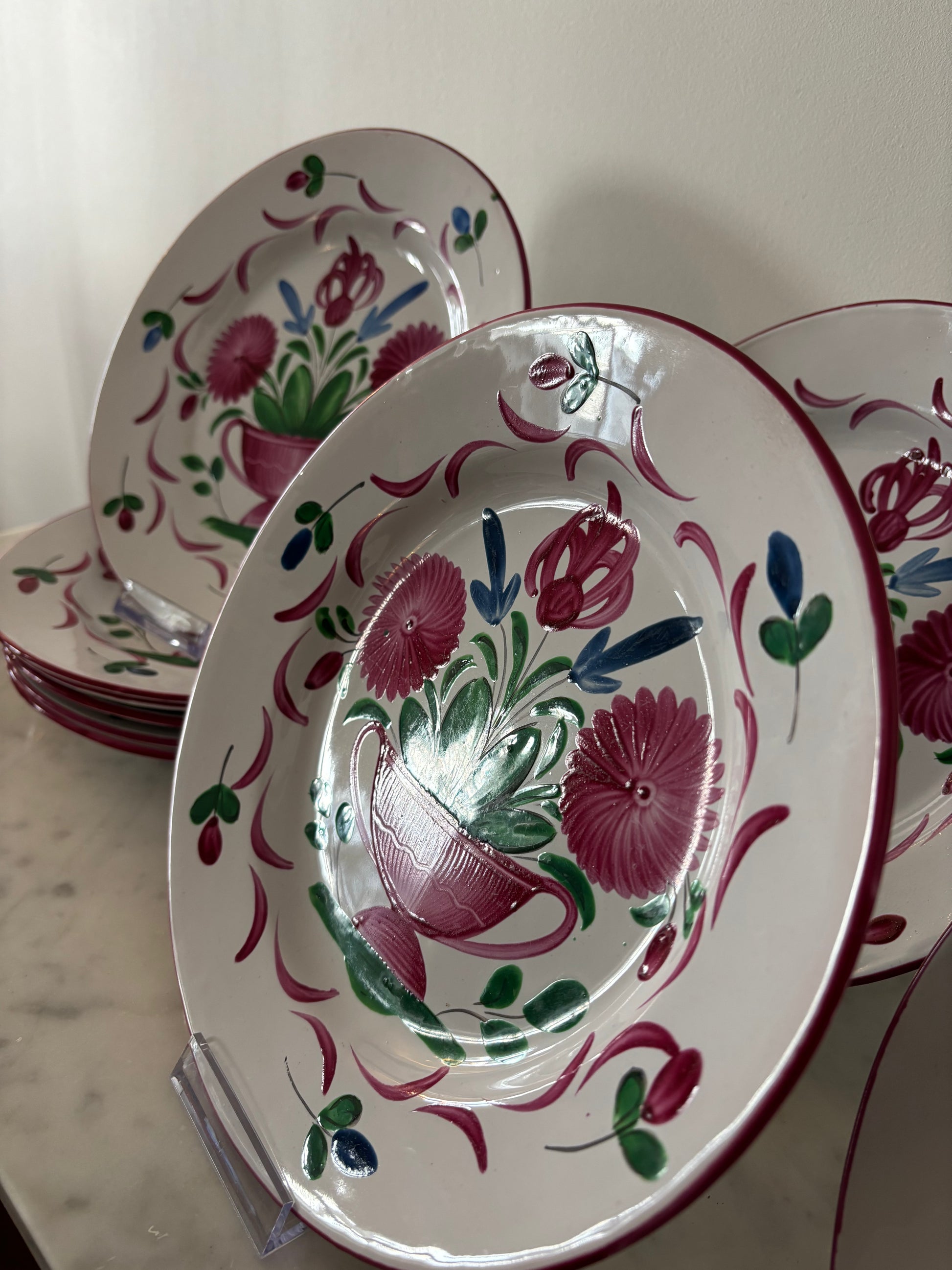 Saint Clément, 10 assiettes en faïence