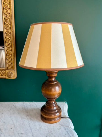 Pied de lampe en bois tourné