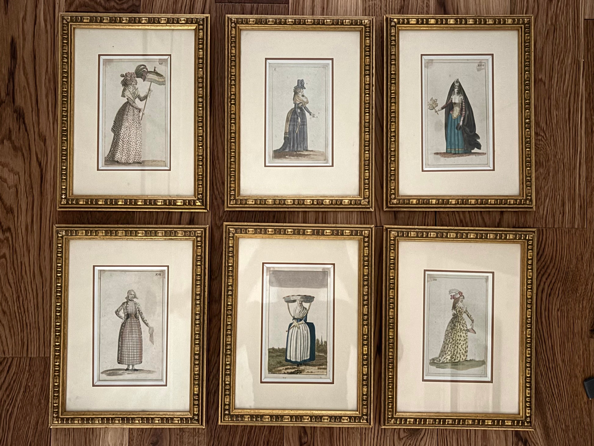 6 gravures encadrées - études de costumes