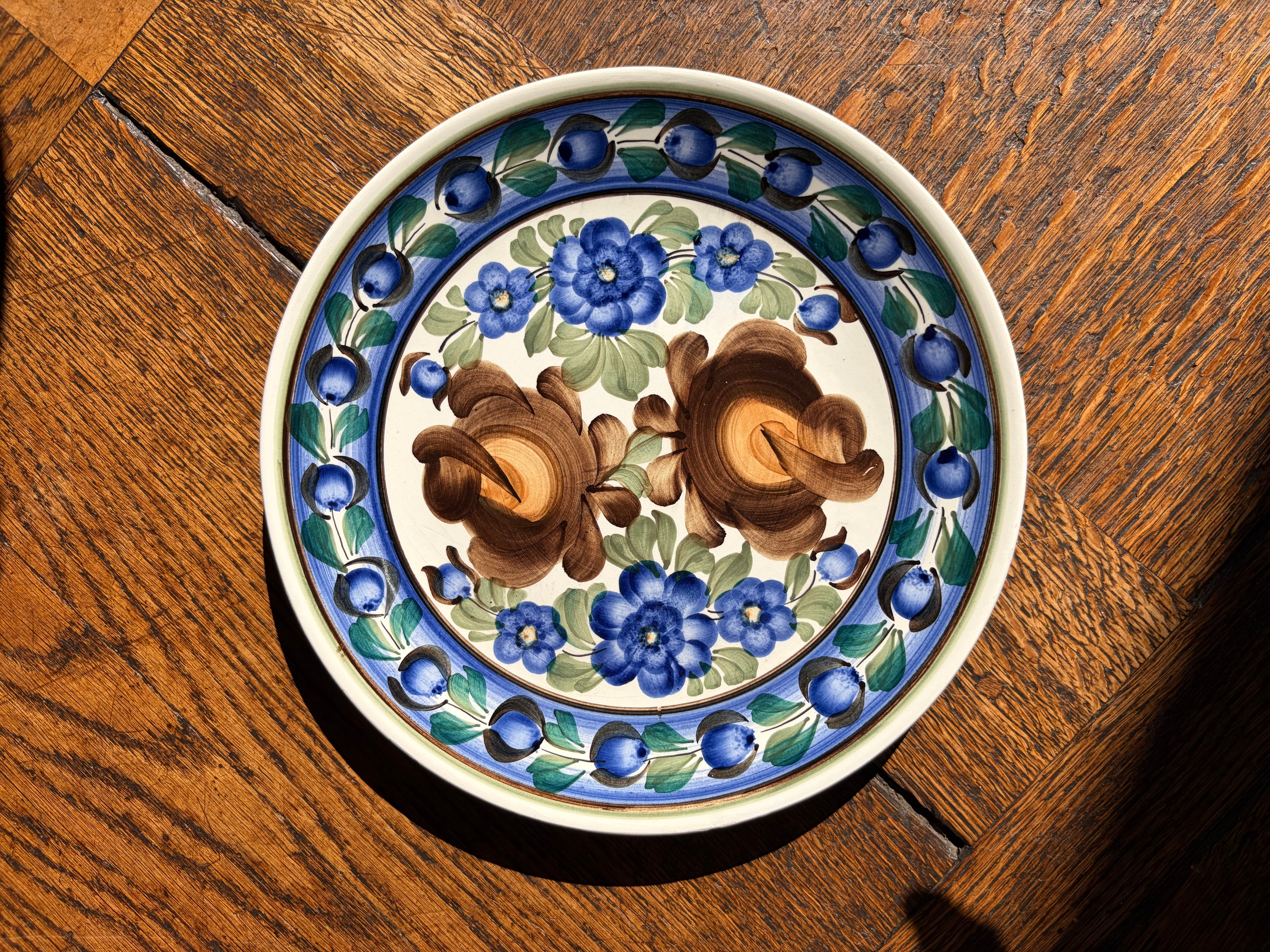 Assiettes peintes à la main