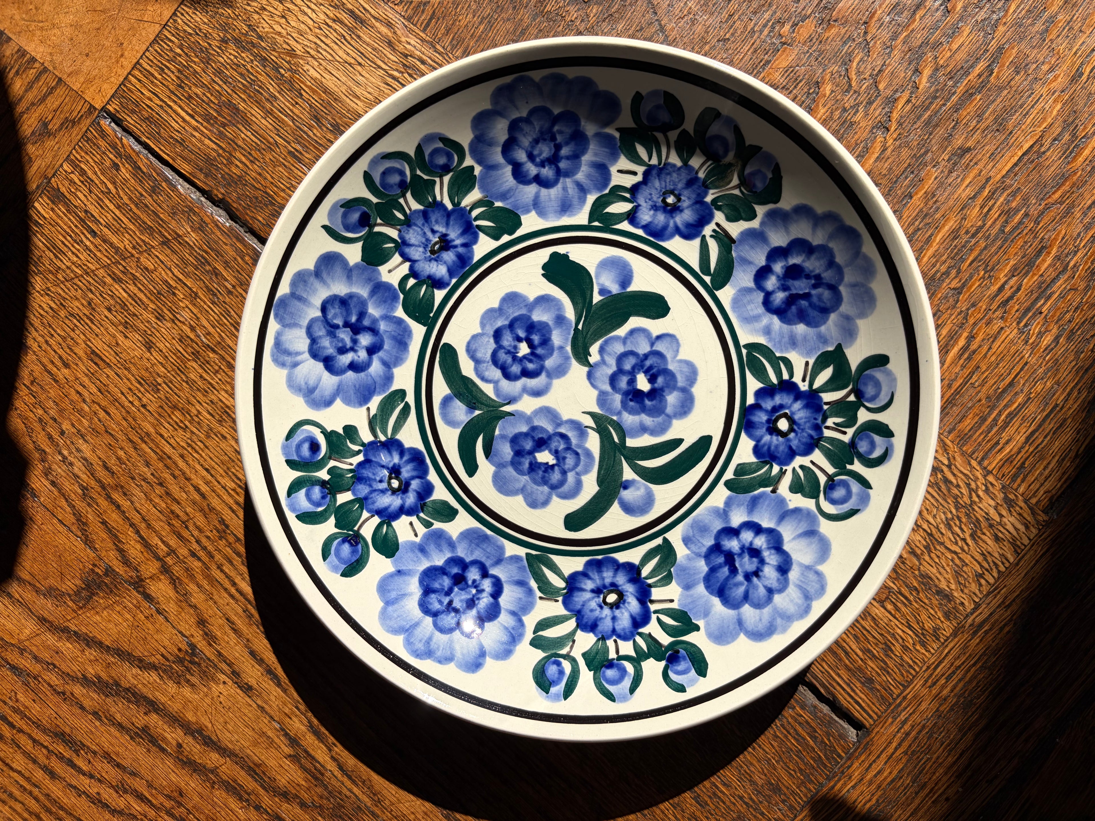 Assiettes peintes à la main