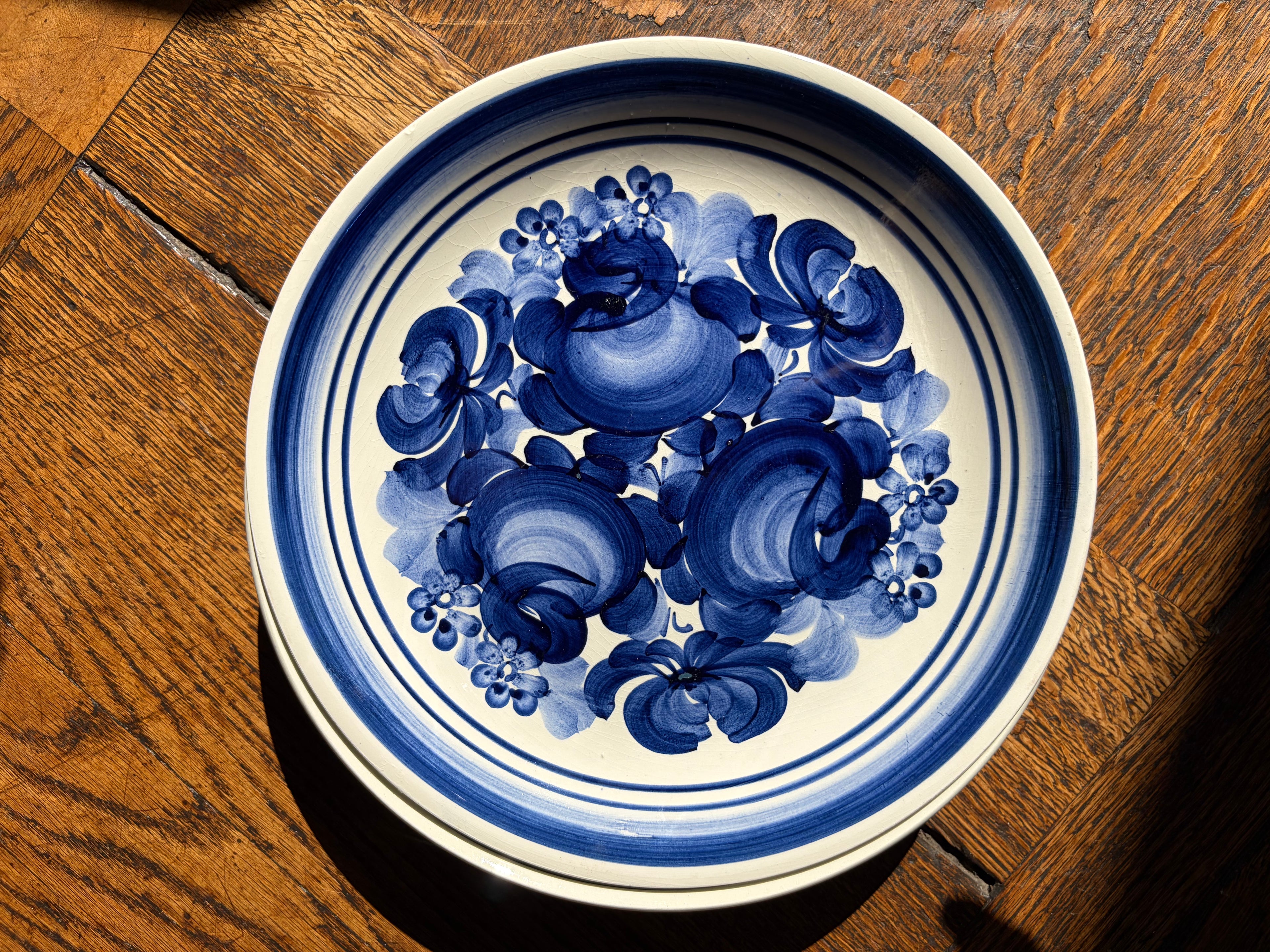 Assiettes peintes à la main