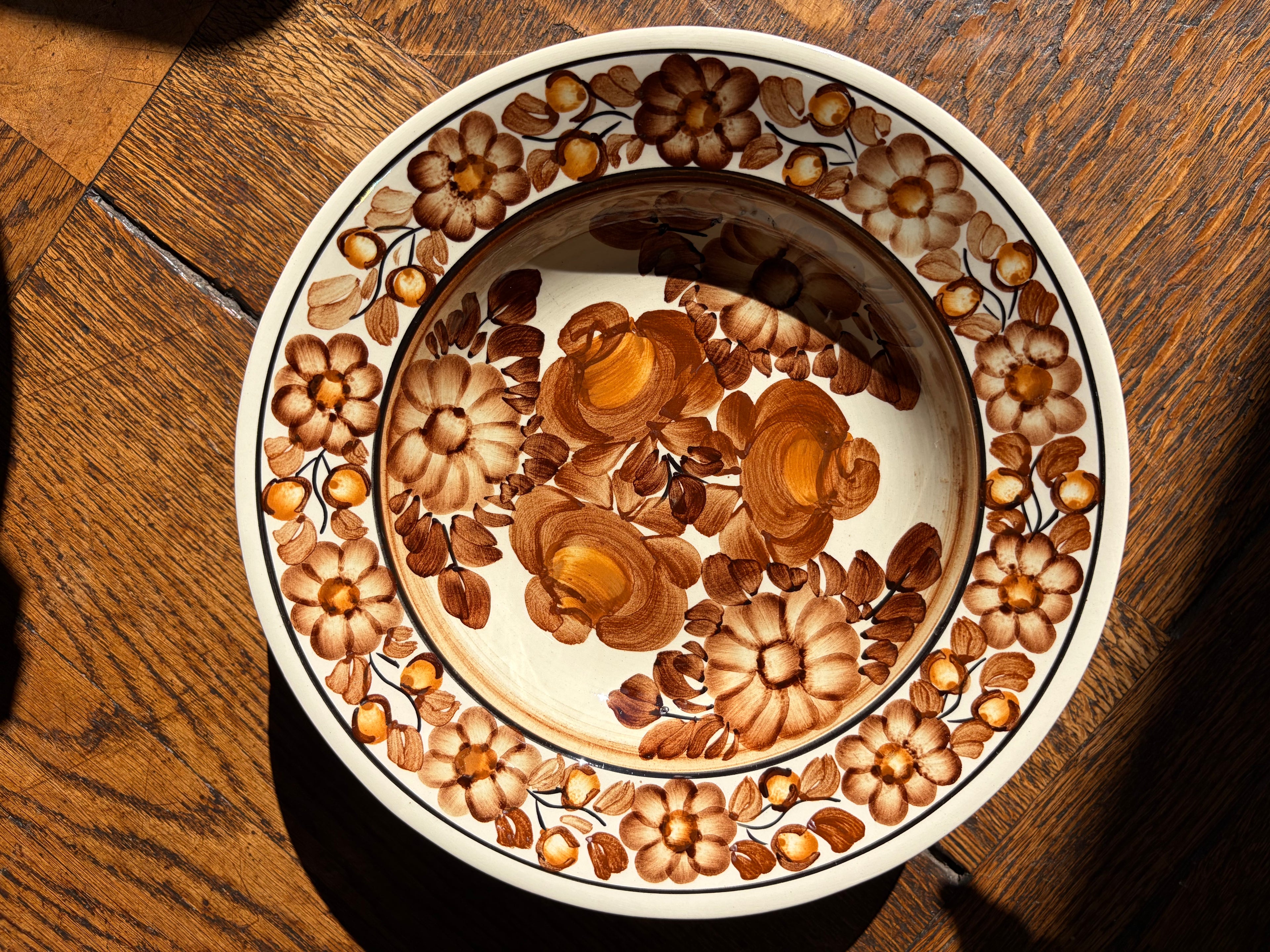 Assiettes peintes à la main