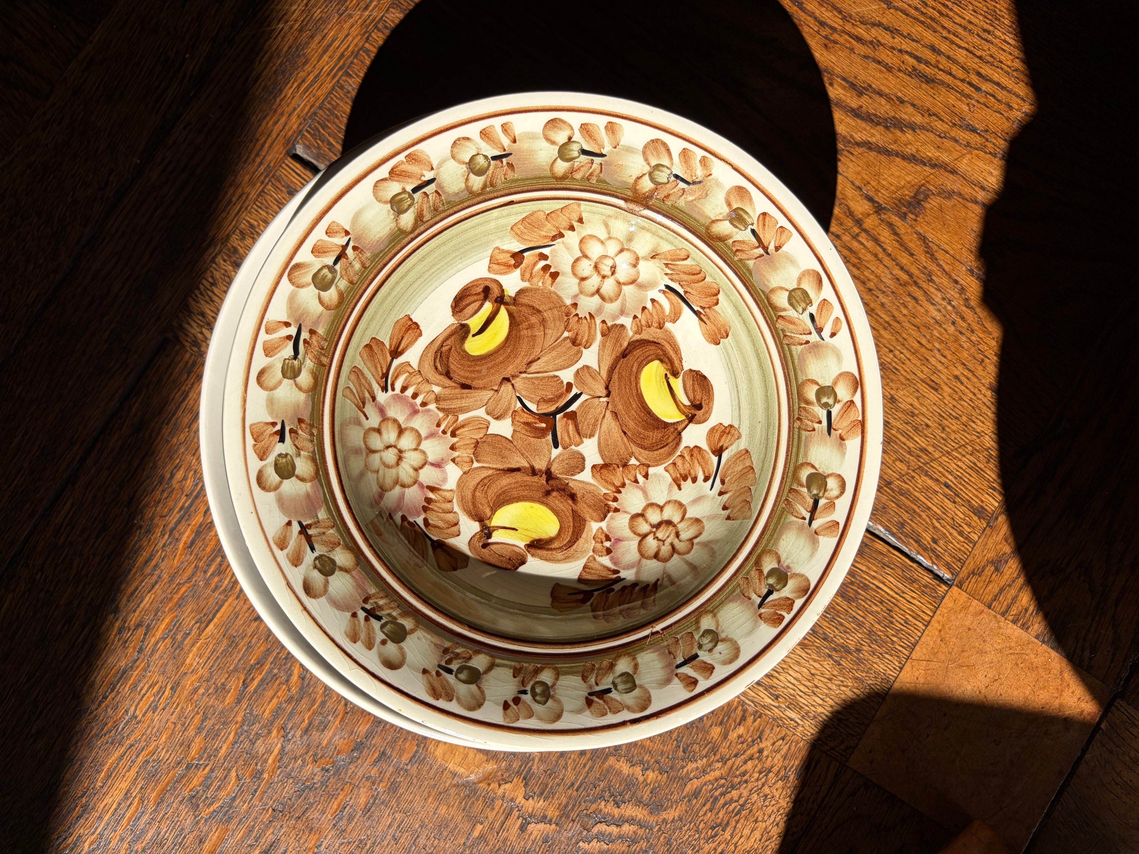 Assiettes peintes à la main