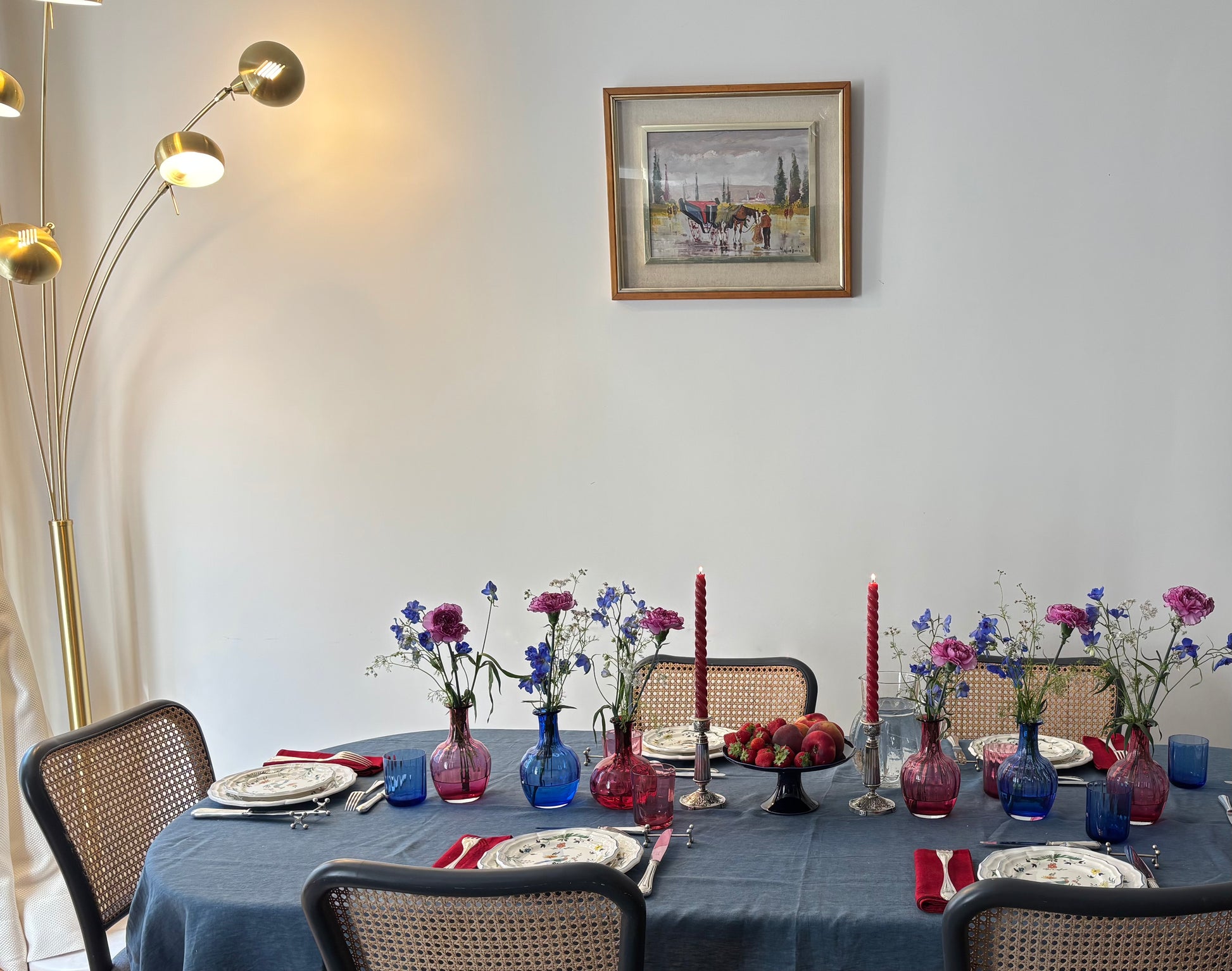 Paire de bougeoirs en métal argenté