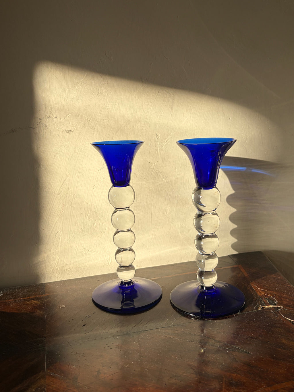 Paire de flambeaux en verre