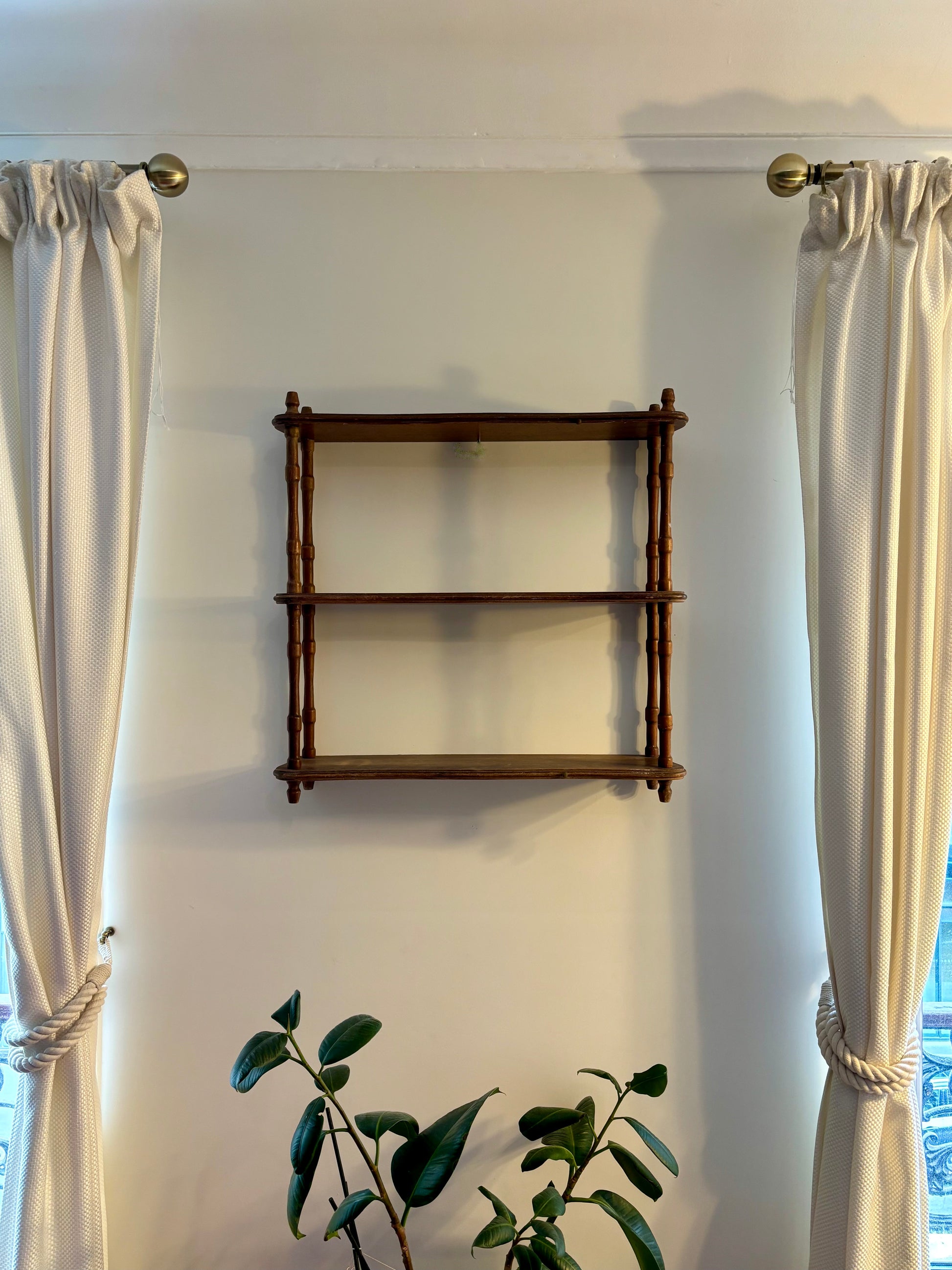 Etagère murale à trois étages