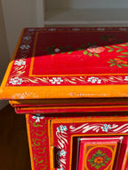 Meuble de rangement peint à la main