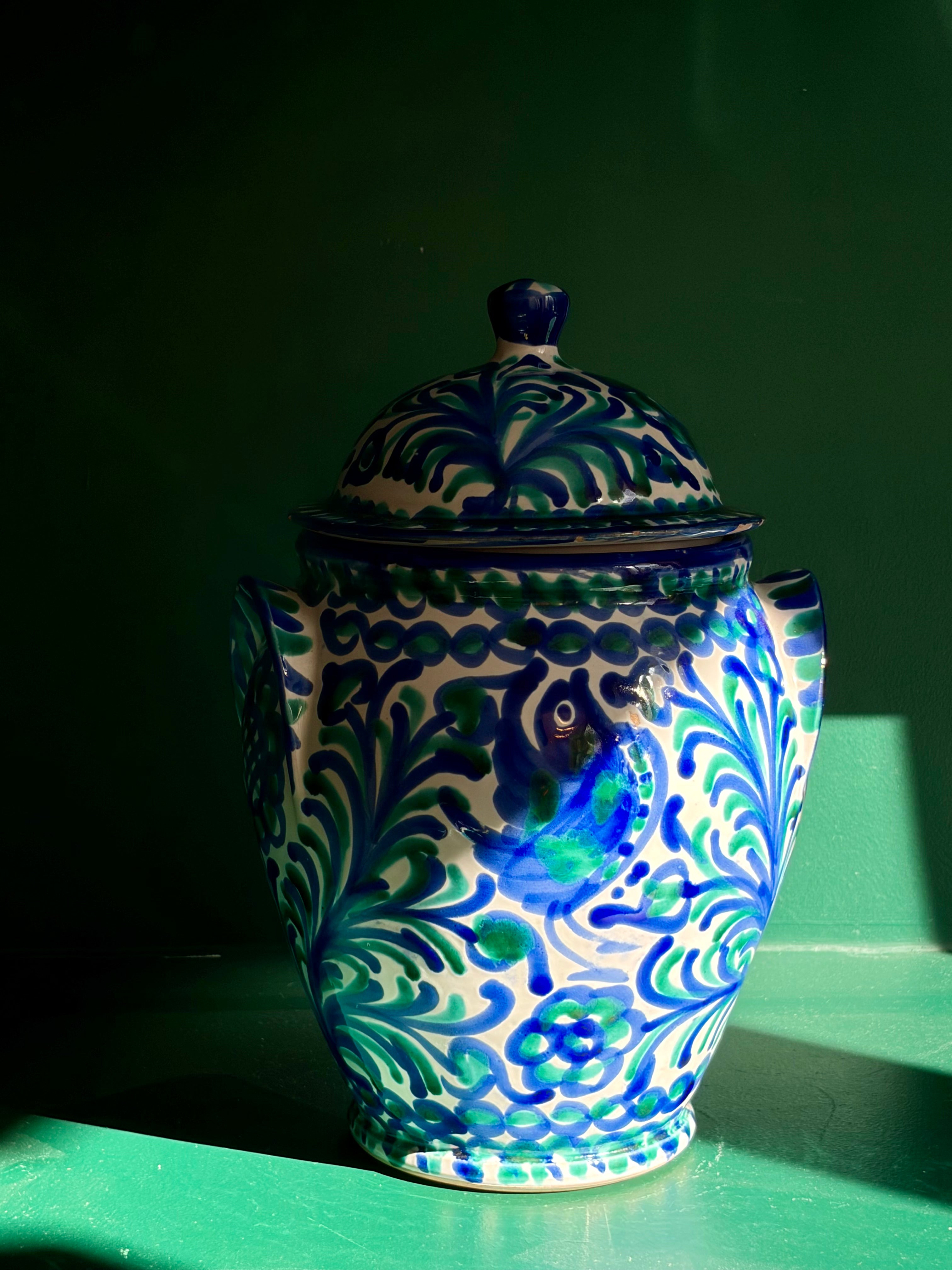 Grenade, pot à couvercle en faience