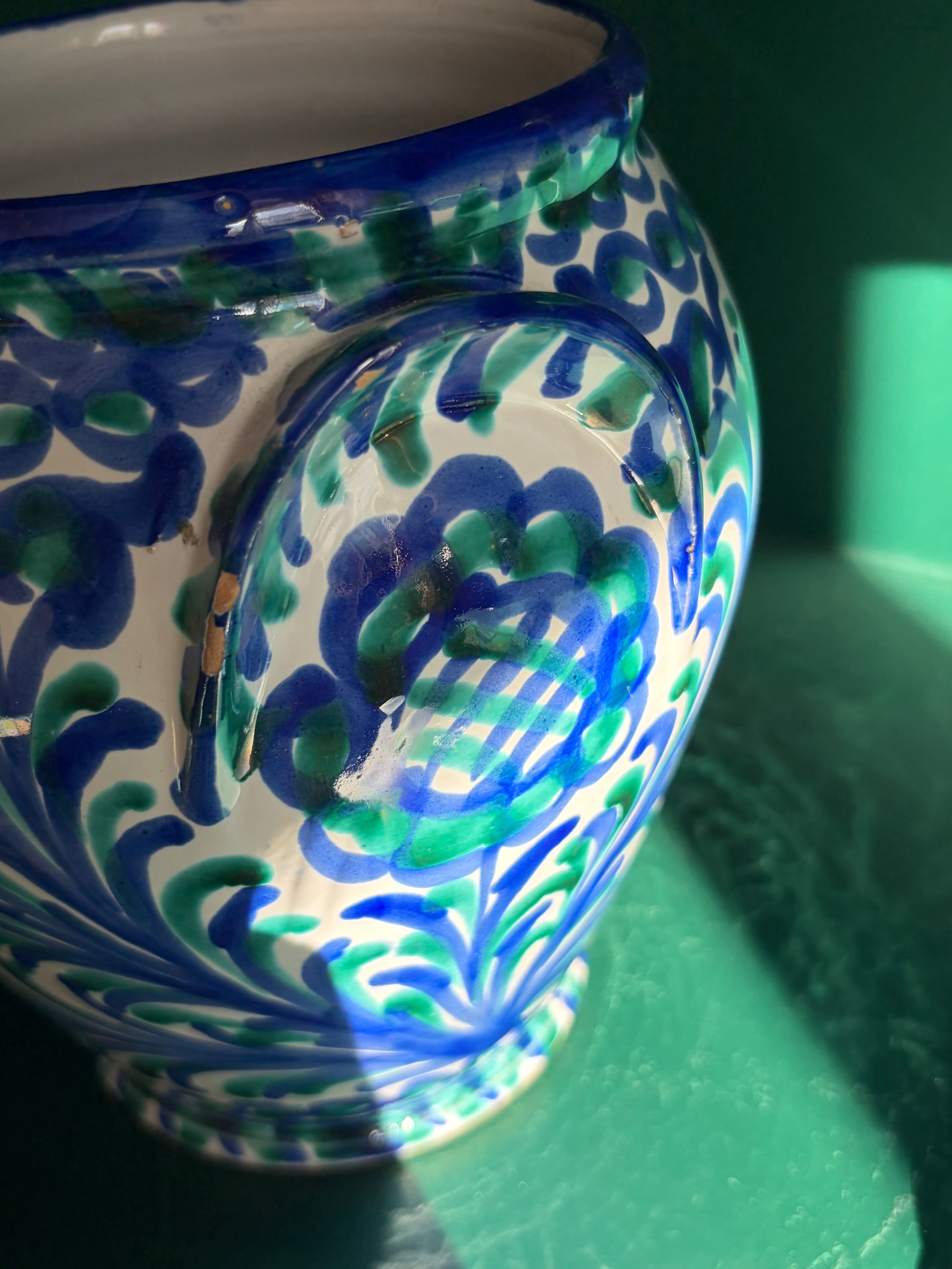 Grenade, pot à couvercle en faience