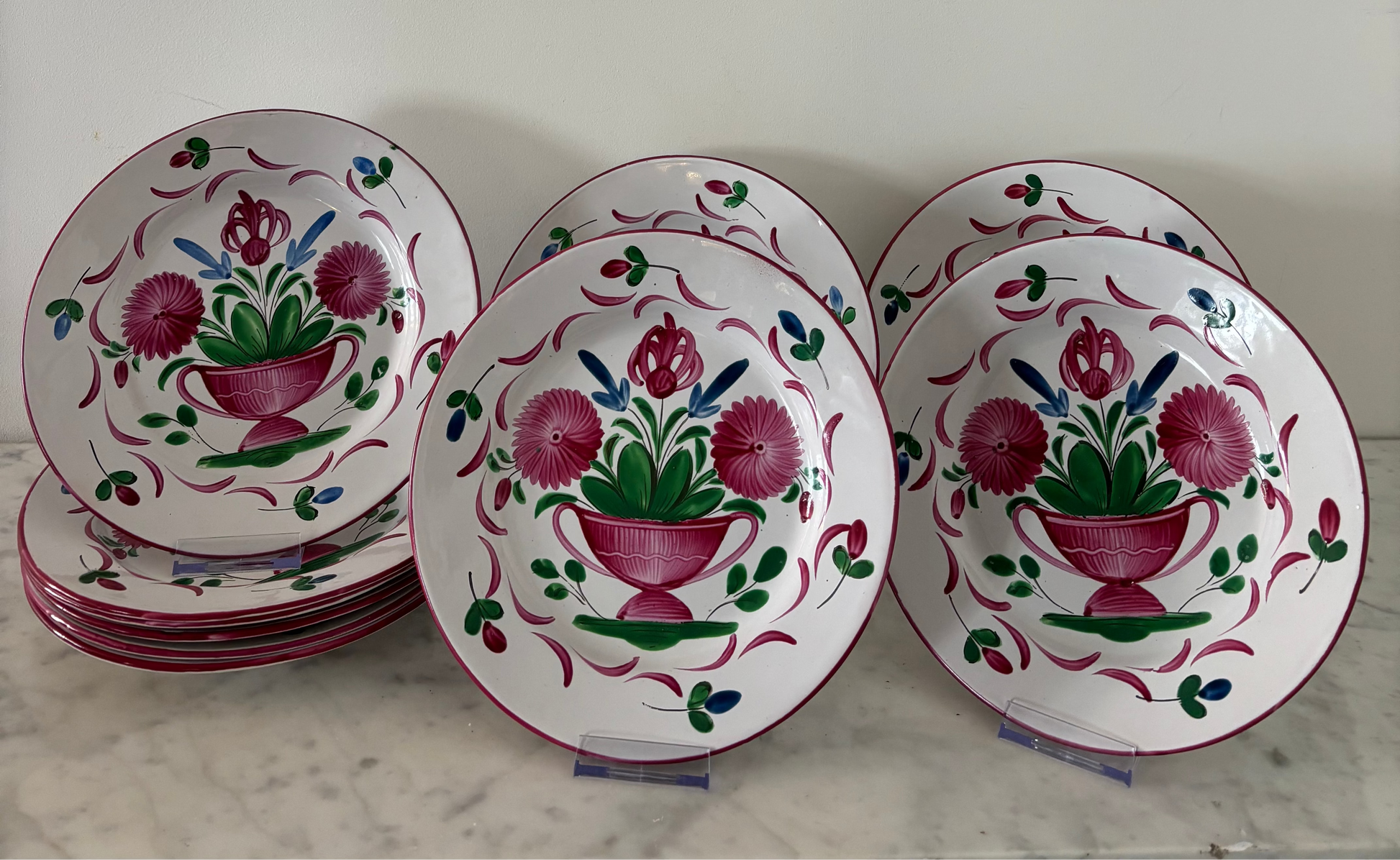 Saint Clément, 10 assiettes en faïence