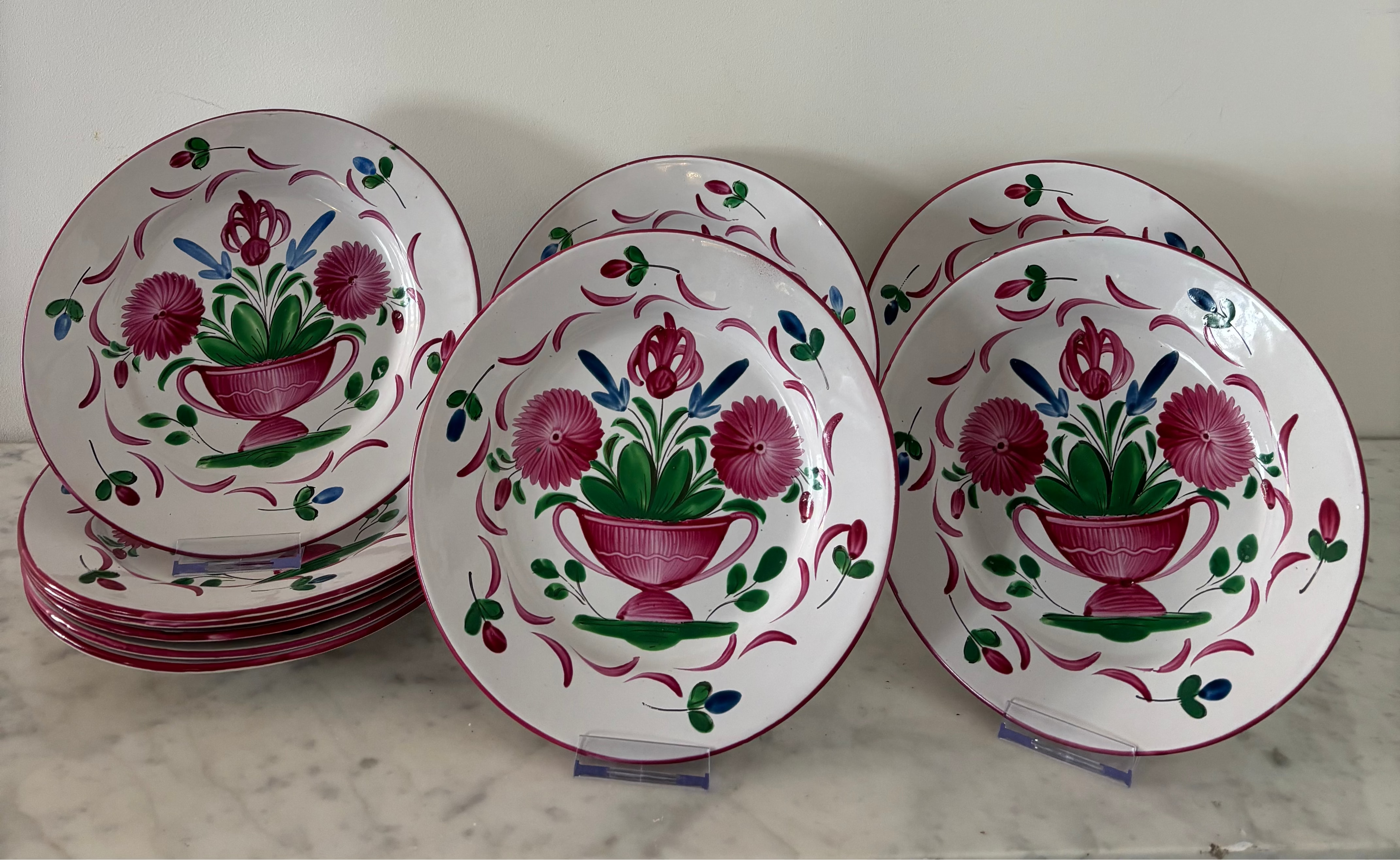Saint Clément, 10 assiettes en faïence