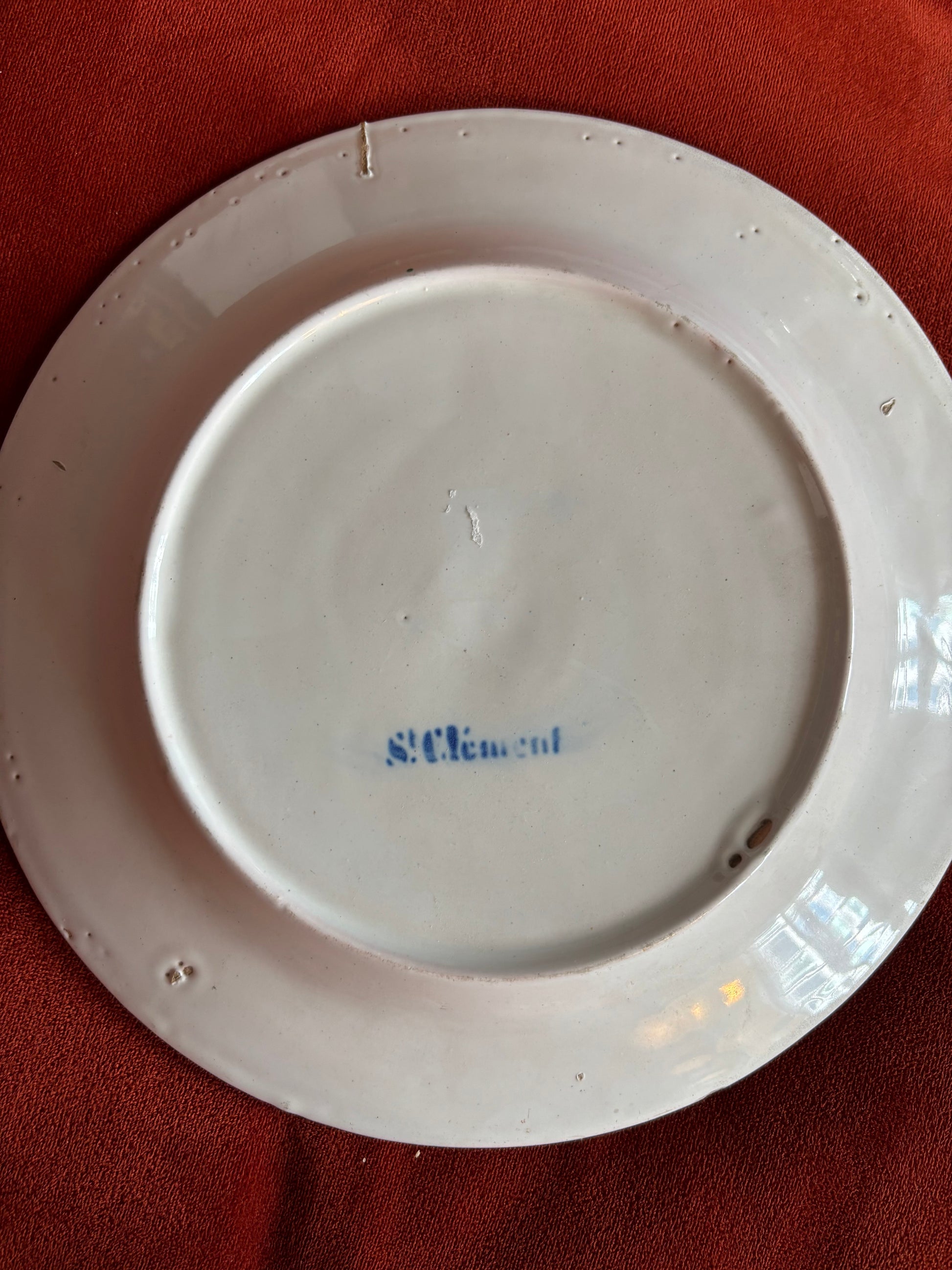 Saint Clément, 10 assiettes en faïence