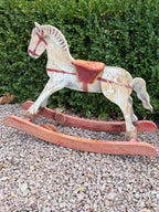 Cheval à bascule en bois
