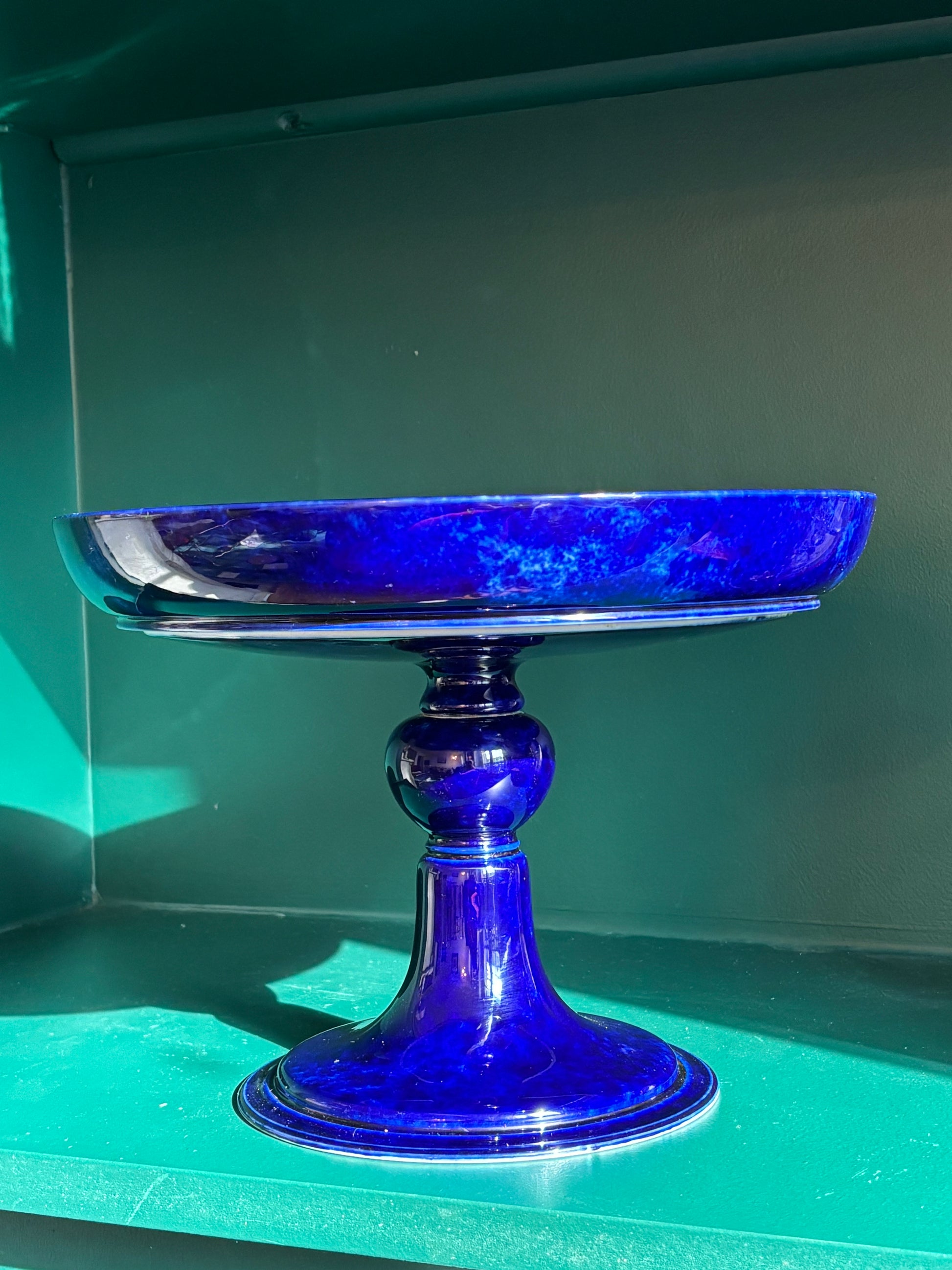 Sèvres, coupe ancienne à fond gros bleu