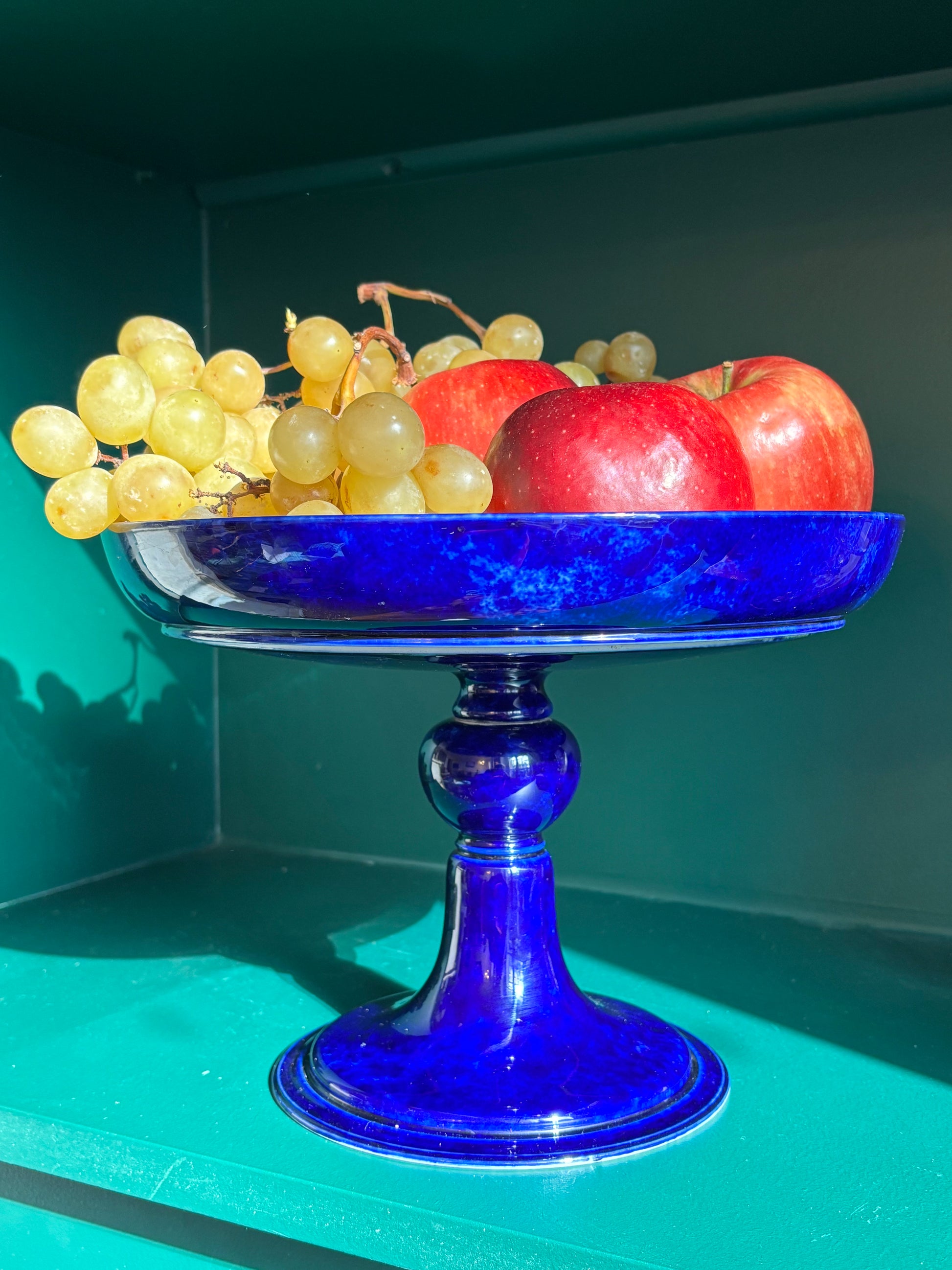Sèvres, coupe ancienne à fond gros bleu