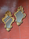 Deux petits miroirs dorés