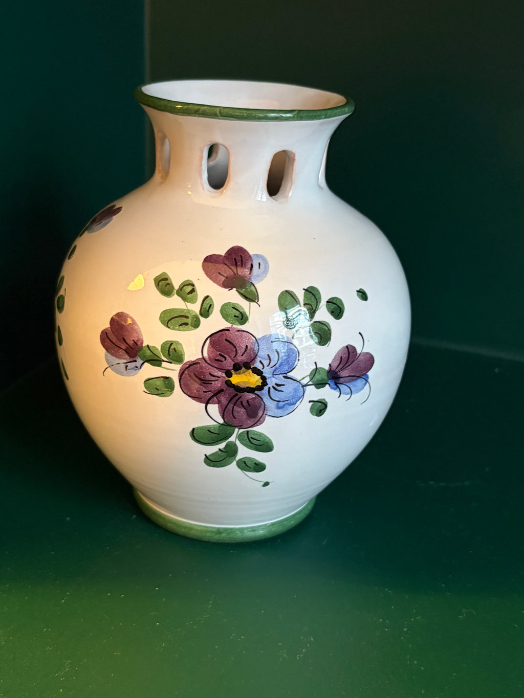 Petit vase peint à la main