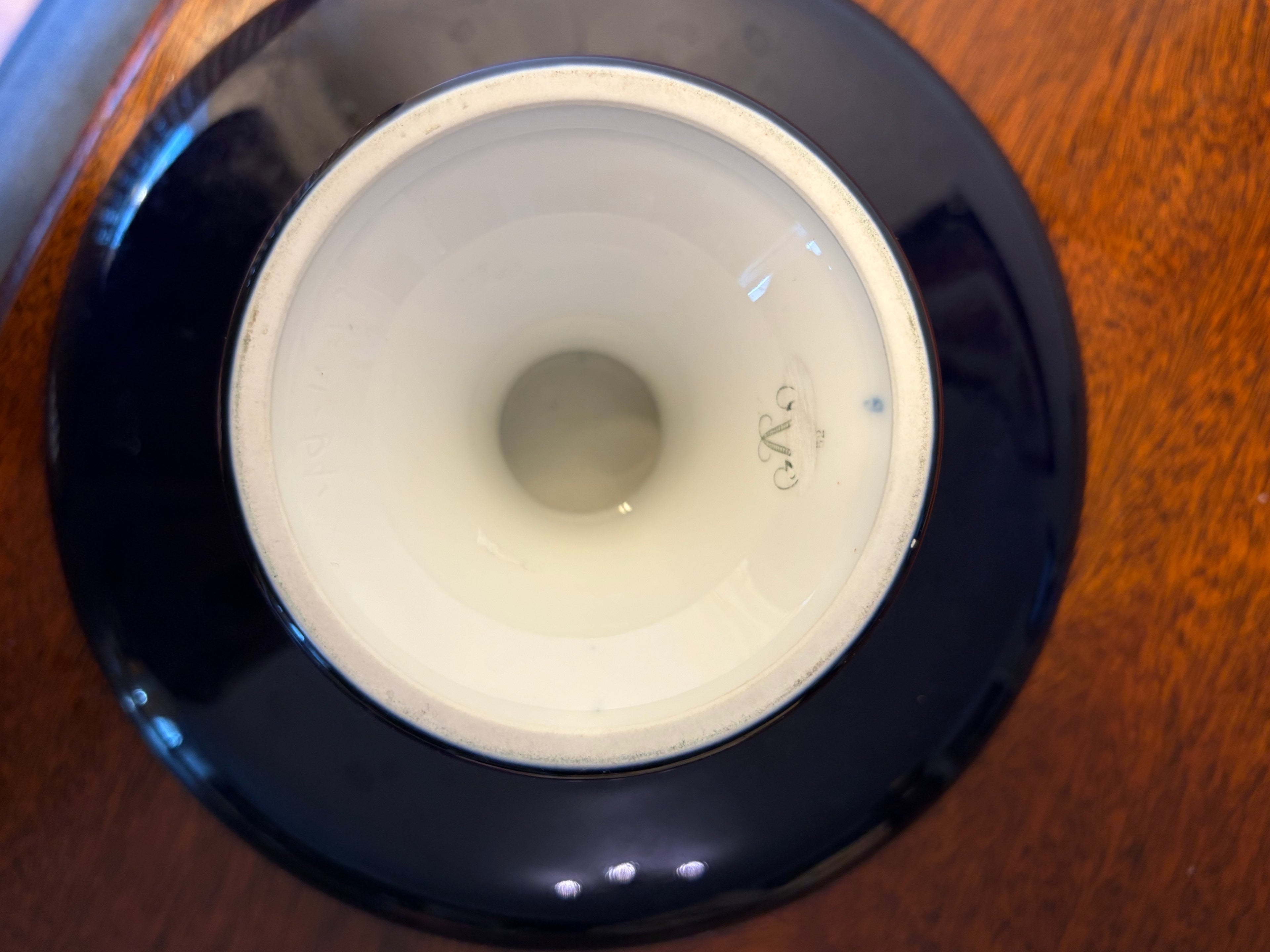 Sèvres, coupe sur piédouche en porcelaine