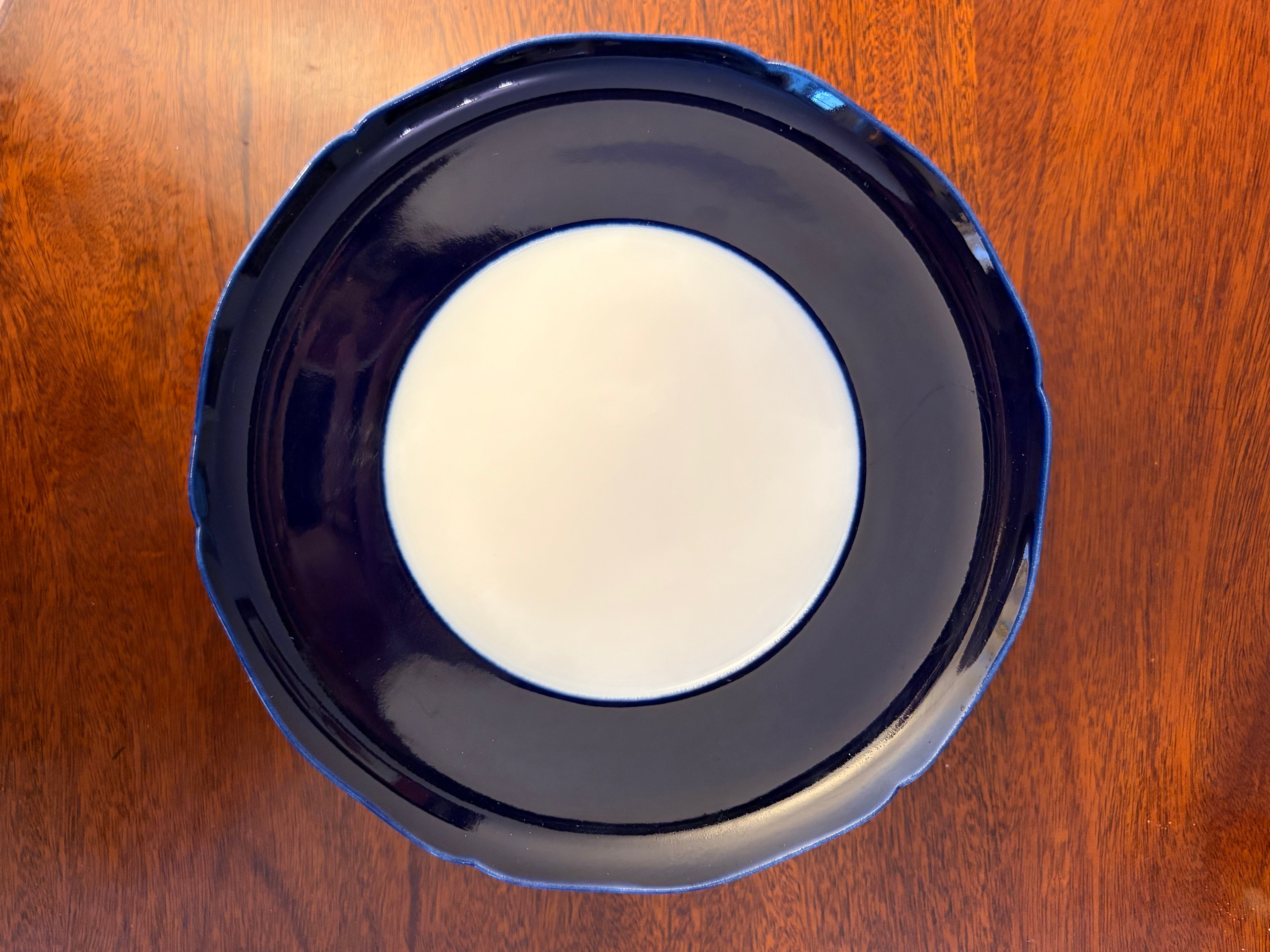 Sèvres, coupe sur piédouche en porcelaine